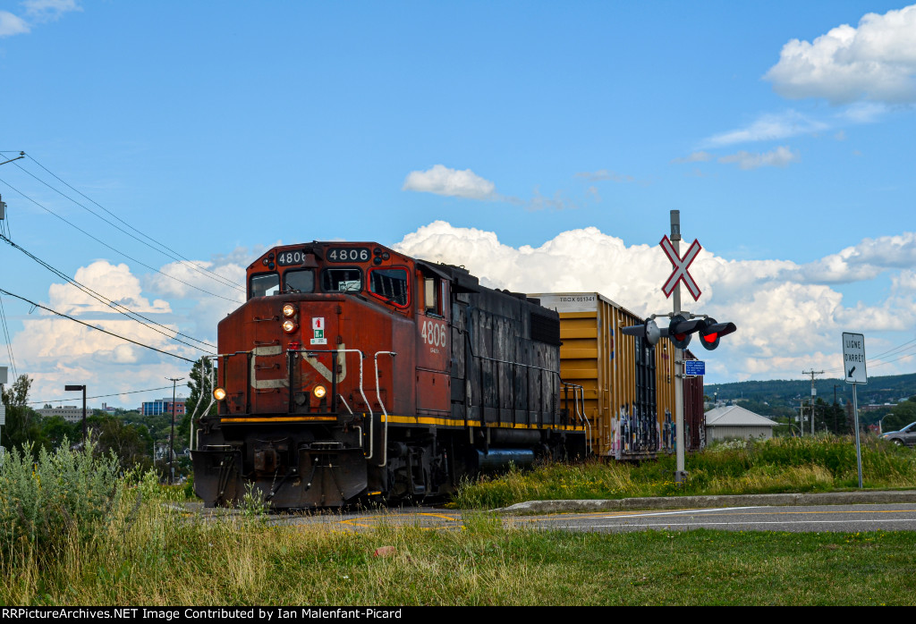 CN 4806 leads 559 at MP124.55